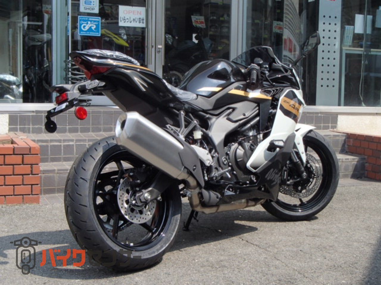 カワサキ NINJA ZX-4R SE 2026年モデル パールロボティック