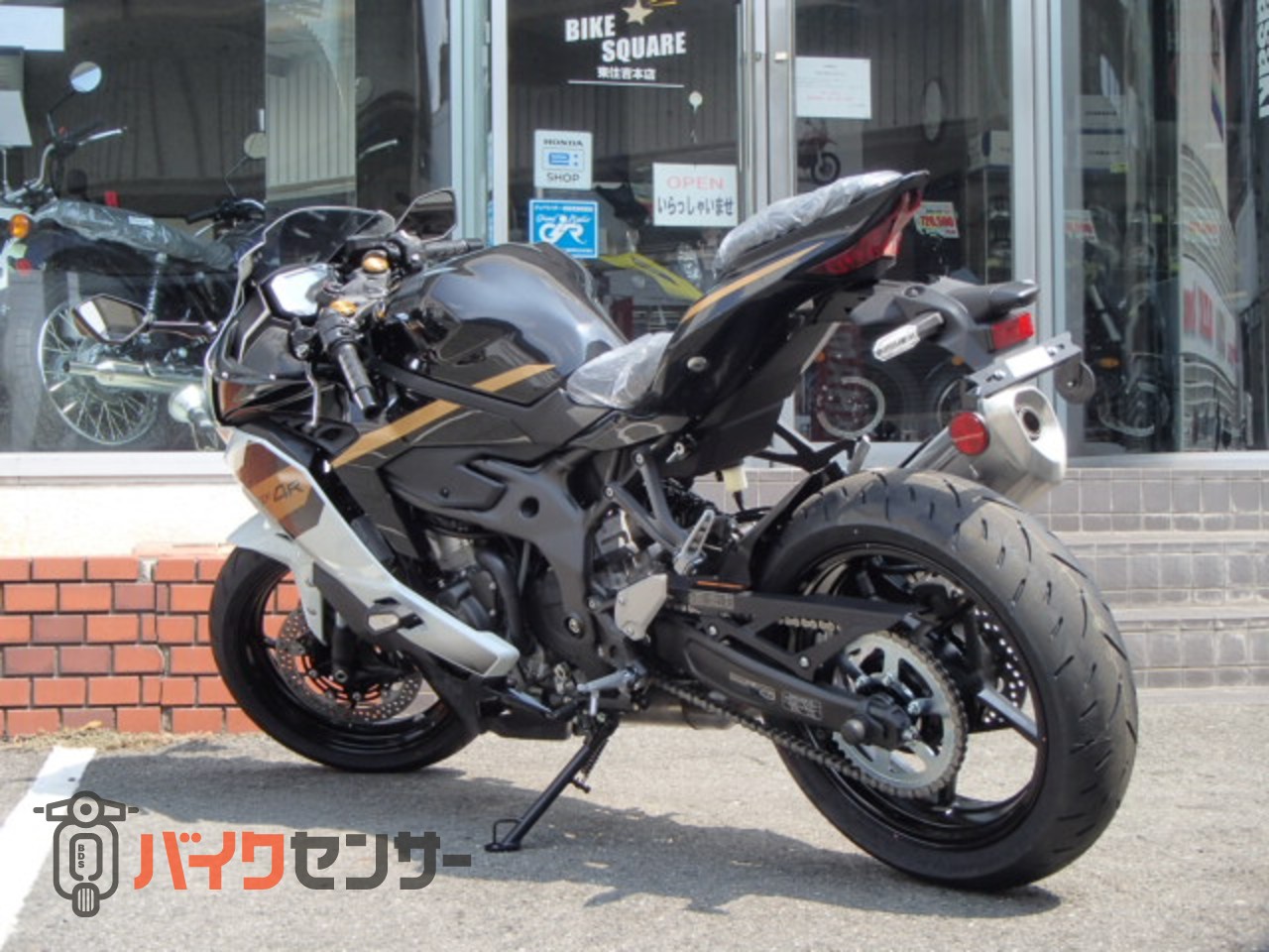 カワサキ NINJA ZX-4R SE 2026年モデル パールロボティック