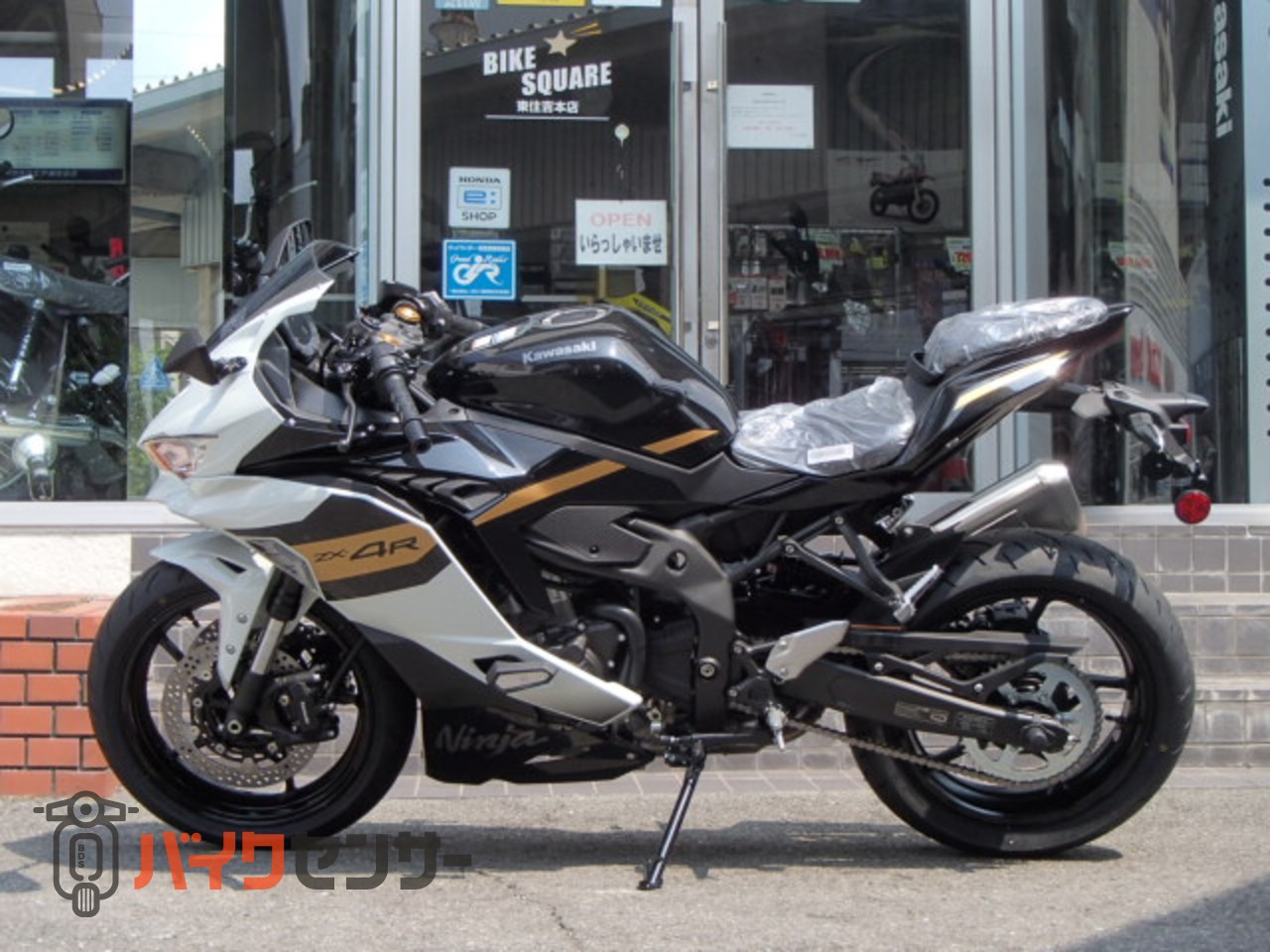 カワサキ NINJA ZX-4R SE 2026年モデル パールロボティック