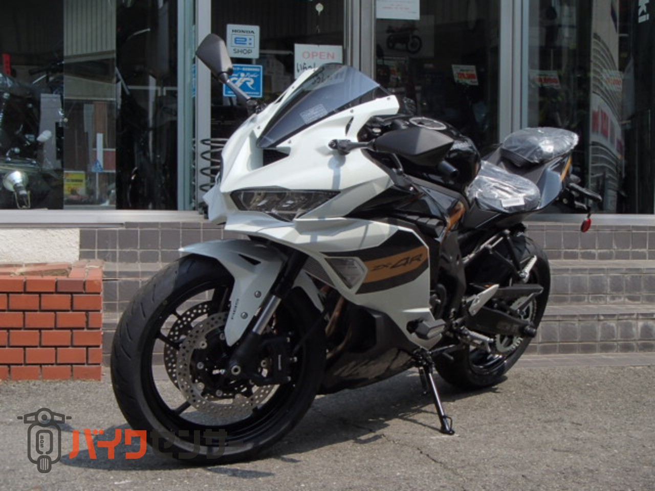 カワサキ NINJA ZX-4R SE 2026年モデル パールロボティック