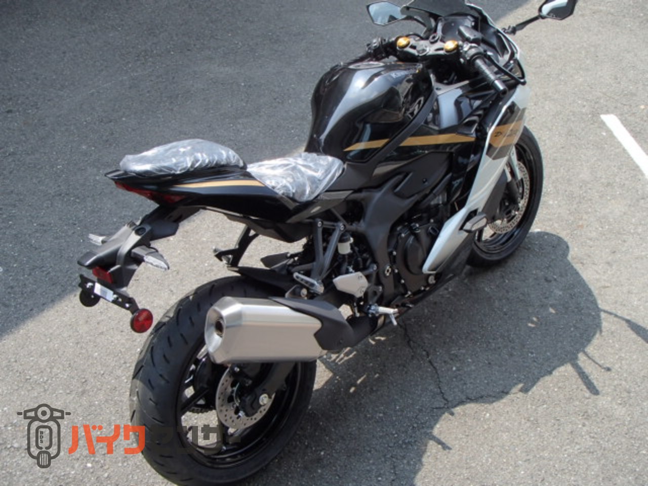 カワサキ NINJA ZX-4R SE 2026年モデル パールロボティック