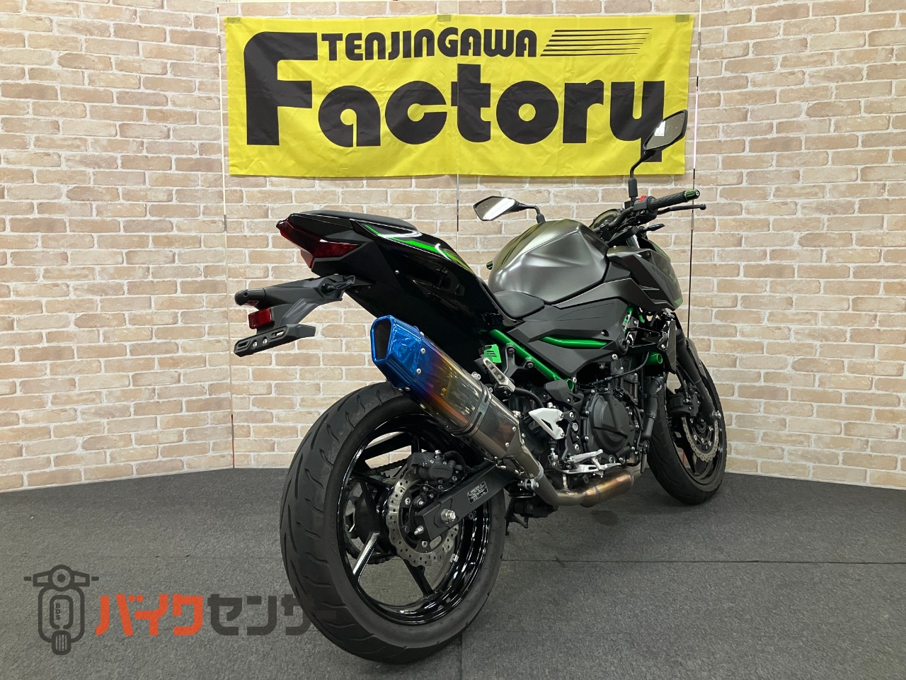 Z250 トリックスターイカヅチサイレンサー_4