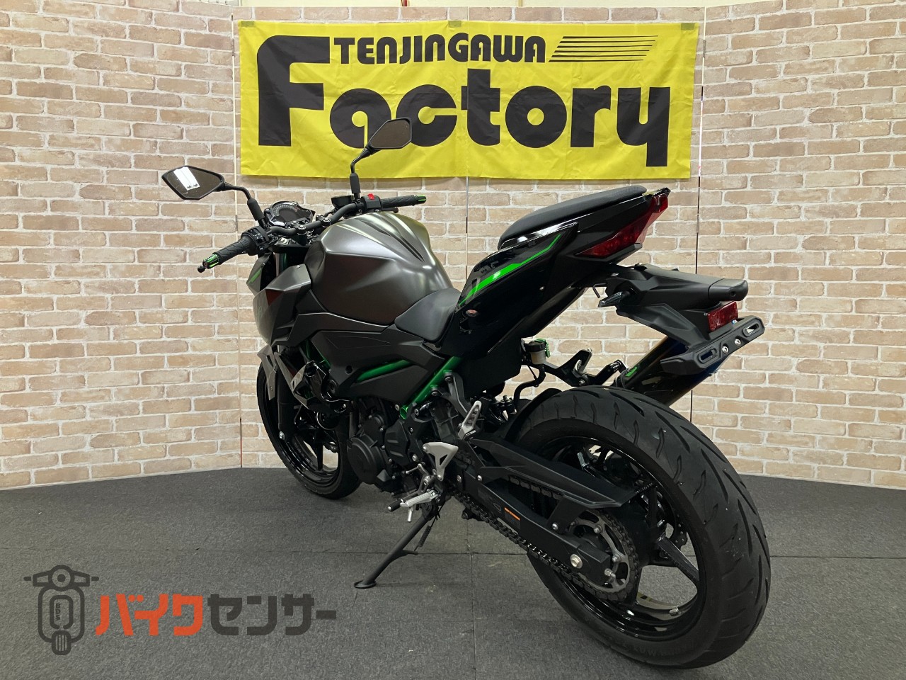 Z250 トリックスターイカヅチサイレンサー_5