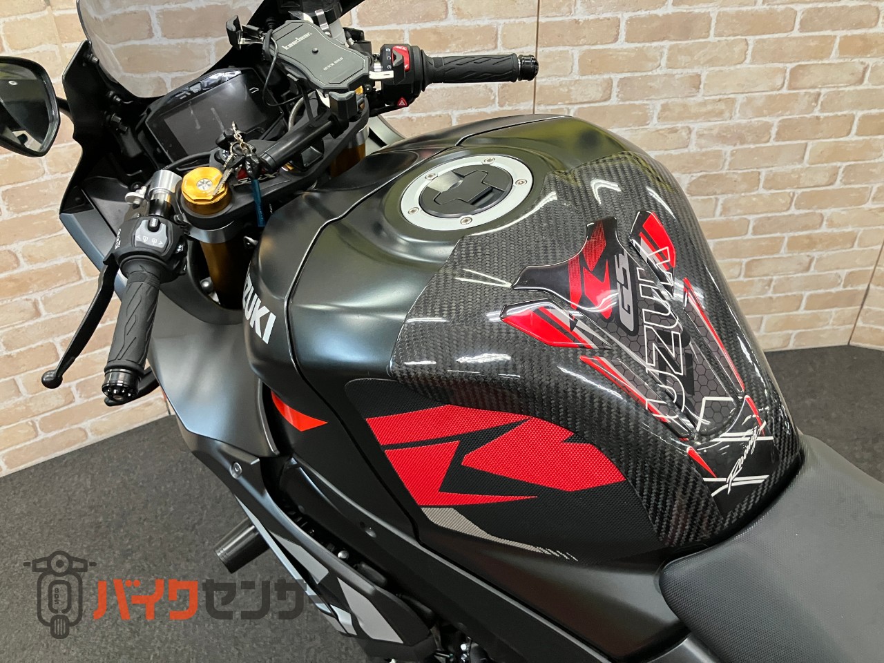 GSX-R1000R　最終モデル　GBレーシングカバー　ヨシムラスリップオン　コアガード　ハンドル　スクリーン　インナーフェンダー等カスタム_17