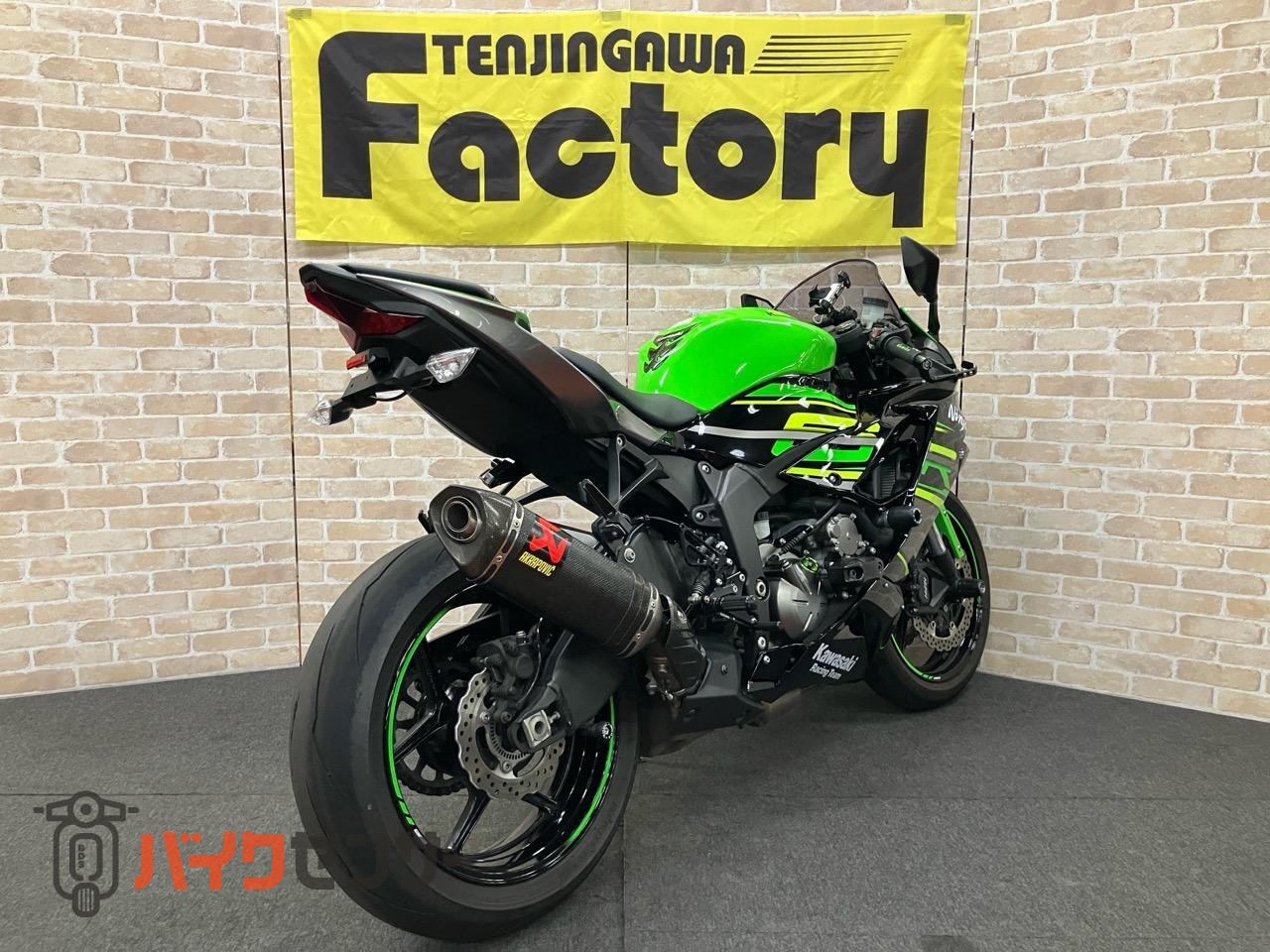 NINJA ZX-6R　アクラポスリップオン　ベビーフェイスバックステップ　MRAスクリーン　インナーフェンダー　コアガード_4