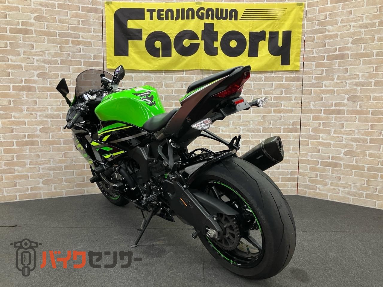 NINJA ZX-6R　アクラポスリップオン　ベビーフェイスバックステップ　MRAスクリーン　インナーフェンダー　コアガード_5