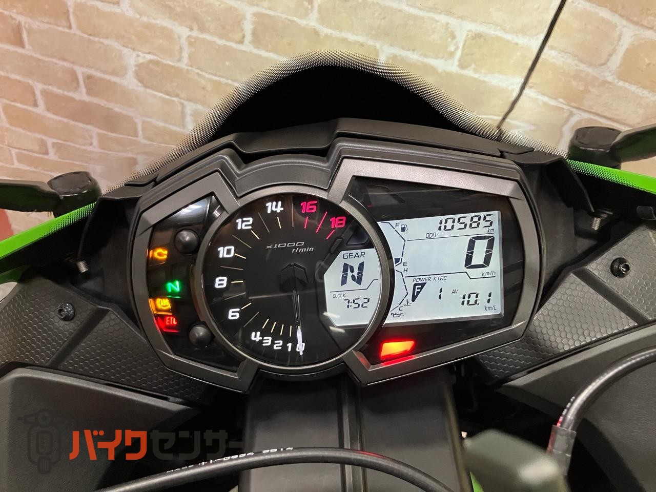 NINJA ZX-6R　アクラポスリップオン　ベビーフェイスバックステップ　MRAスクリーン　インナーフェンダー　コアガード_8