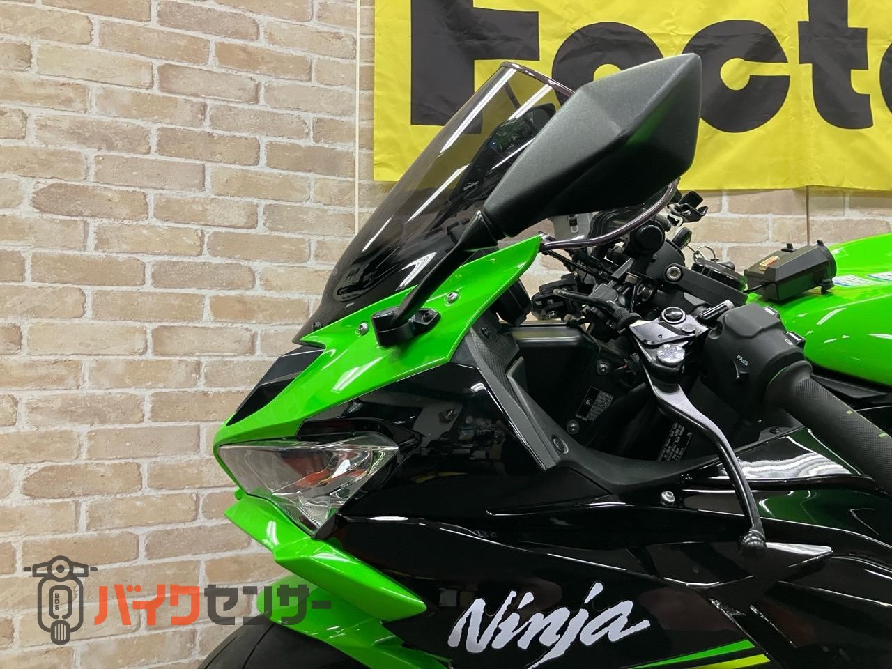 NINJA ZX-6R　アクラポスリップオン　ベビーフェイスバックステップ　MRAスクリーン　インナーフェンダー　コアガード_10