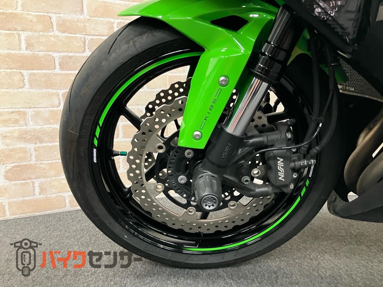 NINJA ZX-6R　アクラポスリップオン　ベビーフェイスバックステップ　MRAスクリーン　インナーフェンダー　コアガード_11