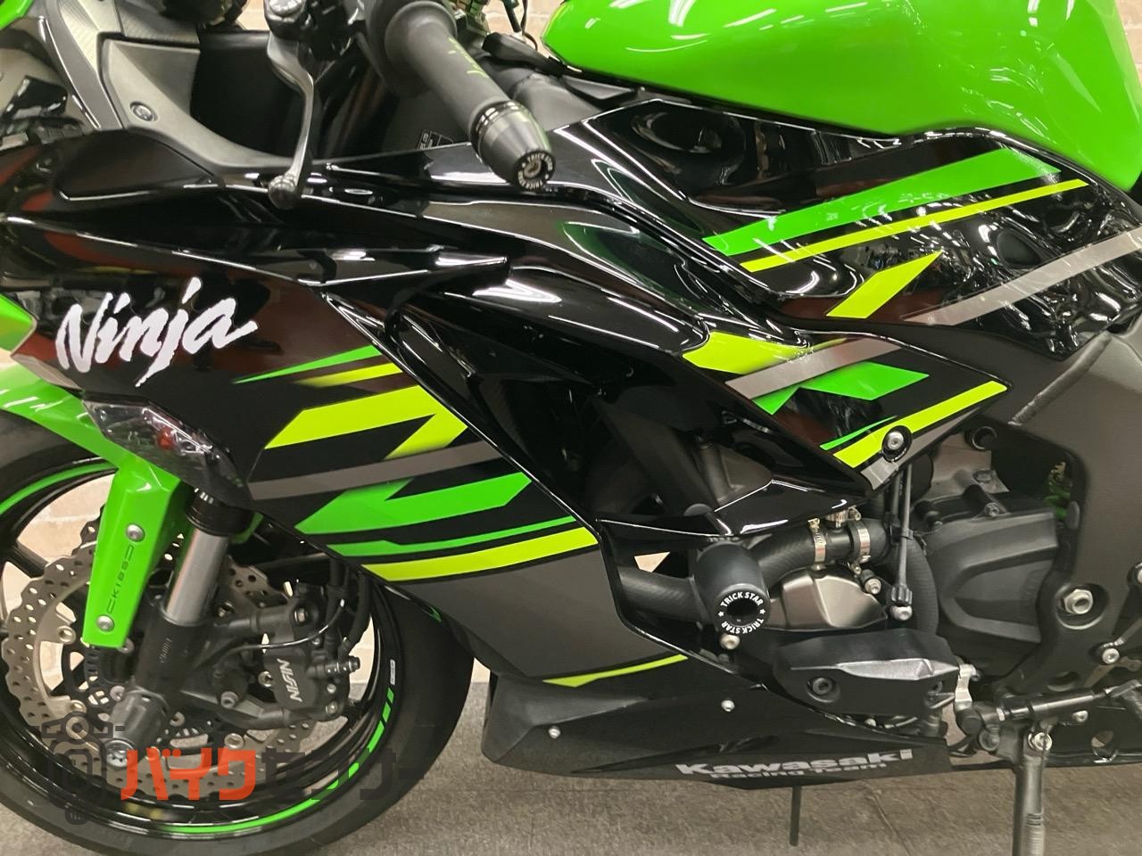 NINJA ZX-6R　アクラポスリップオン　ベビーフェイスバックステップ　MRAスクリーン　インナーフェンダー　コアガード_12
