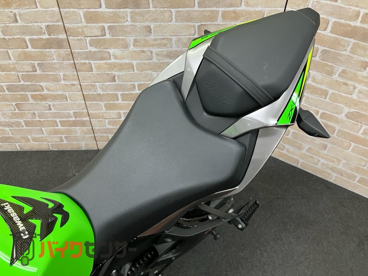 NINJA ZX-6R　アクラポスリップオン　ベビーフェイスバックステップ　MRAスクリーン　インナーフェンダー　コアガード_23