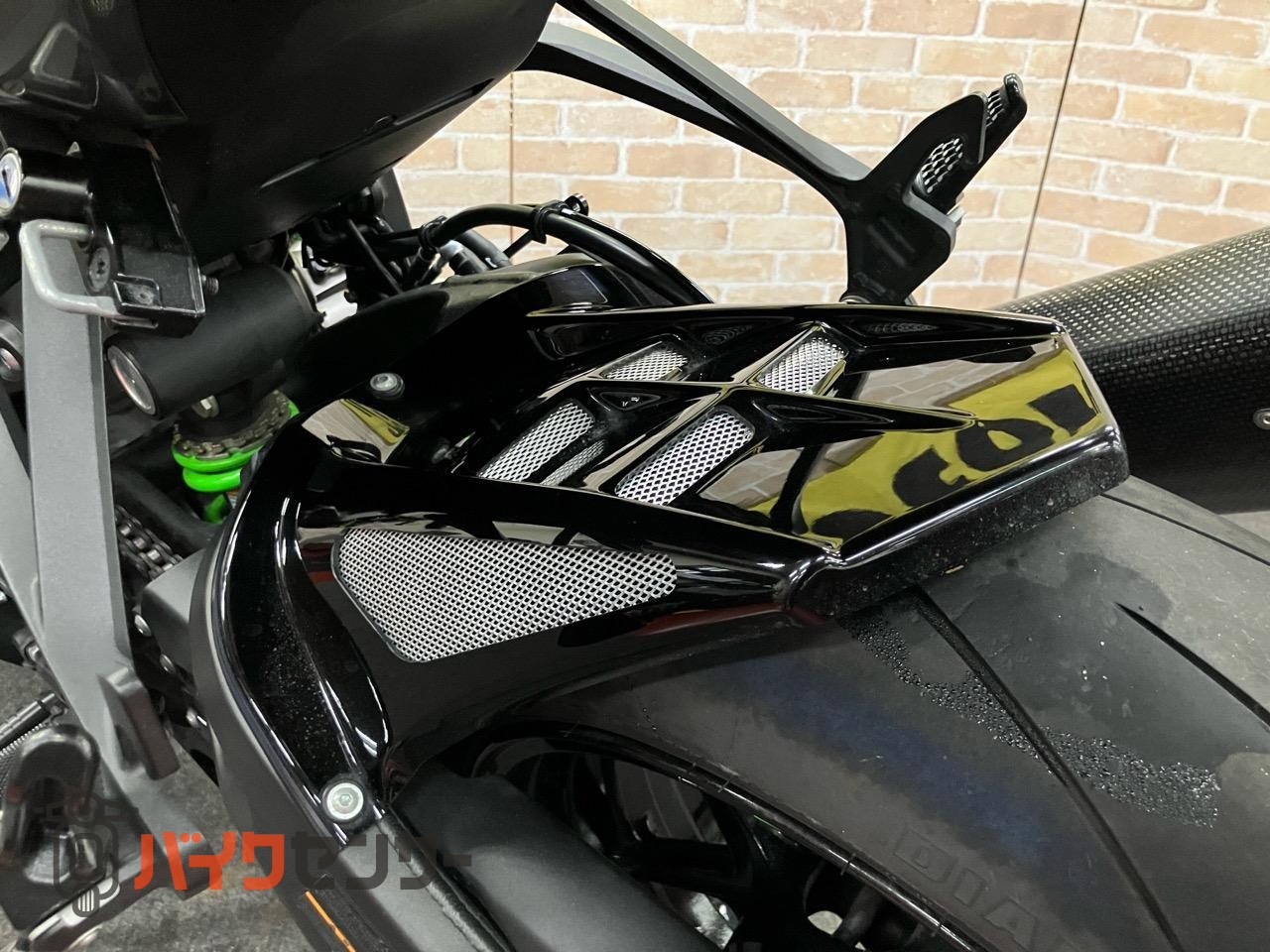 NINJA ZX-6R　アクラポスリップオン　ベビーフェイスバックステップ　MRAスクリーン　インナーフェンダー　コアガード_25