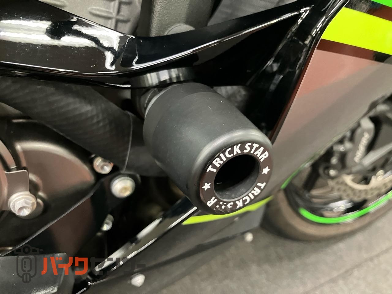 NINJA ZX-6R　アクラポスリップオン　ベビーフェイスバックステップ　MRAスクリーン　インナーフェンダー　コアガード_37