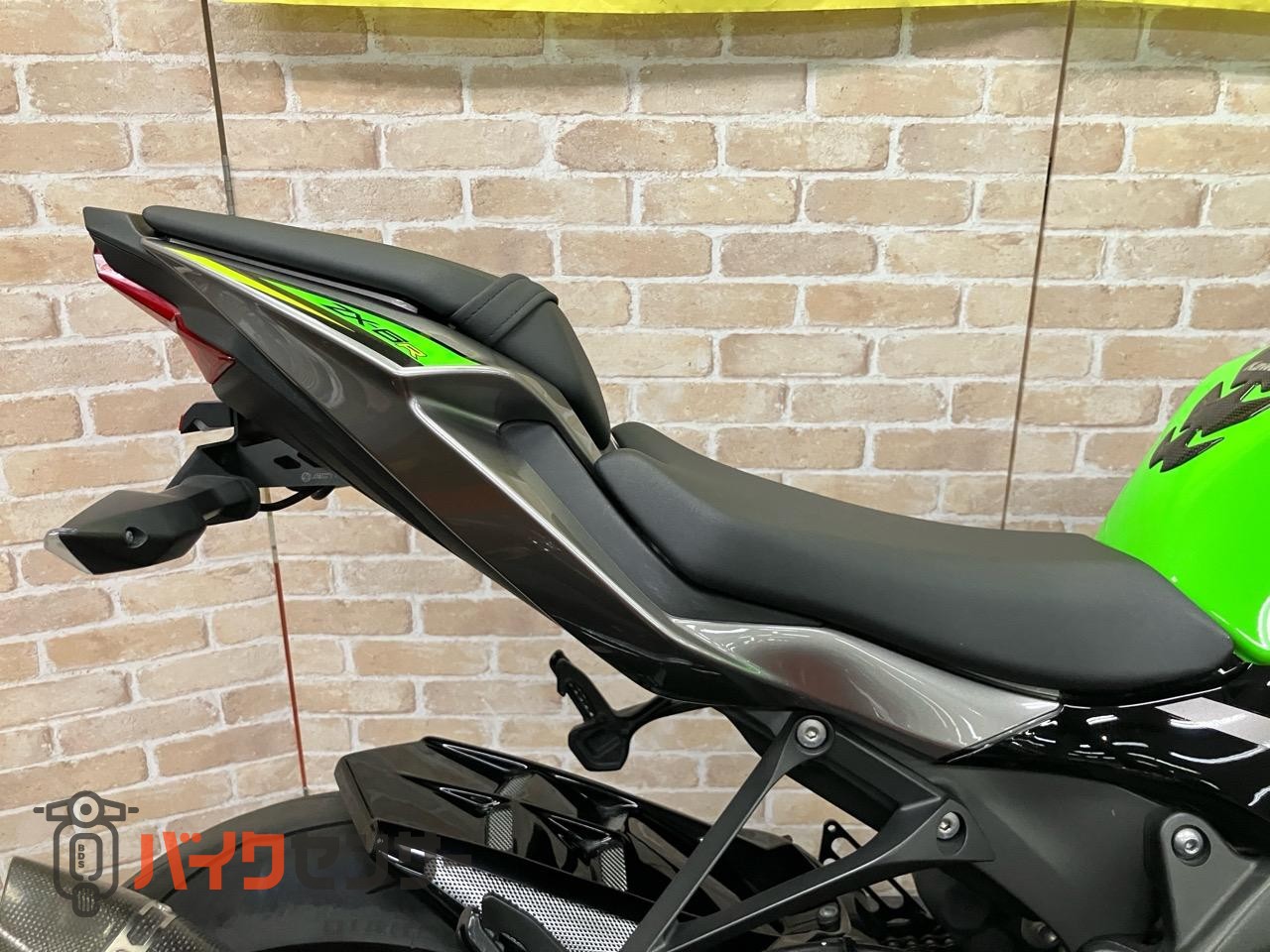 NINJA ZX-6R　アクラポスリップオン　ベビーフェイスバックステップ　MRAスクリーン　インナーフェンダー　コアガード_38