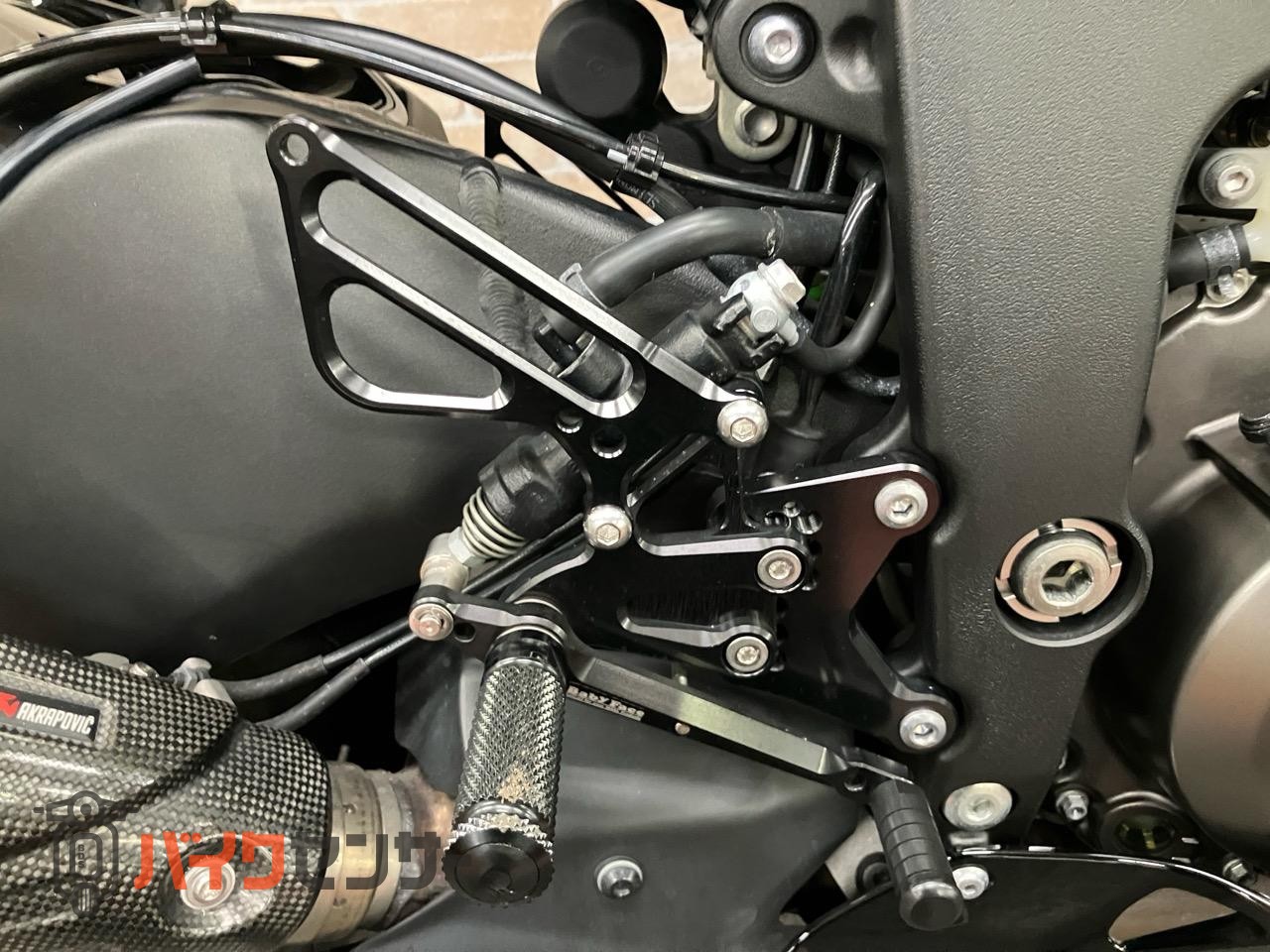 NINJA ZX-6R　アクラポスリップオン　ベビーフェイスバックステップ　MRAスクリーン　インナーフェンダー　コアガード_41