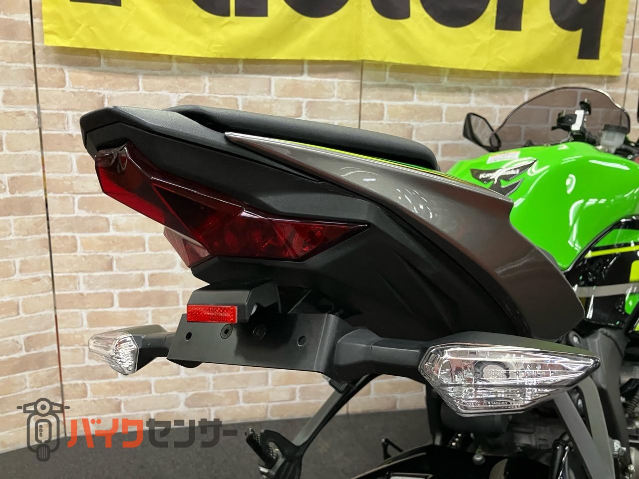 NINJA ZX-6R　アクラポスリップオン　ベビーフェイスバックステップ　MRAスクリーン　インナーフェンダー　コアガード_44