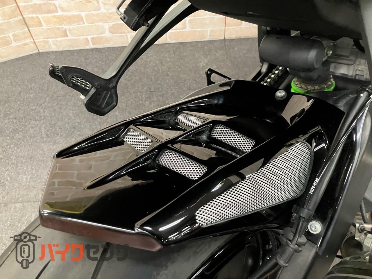 NINJA ZX-6R　アクラポスリップオン　ベビーフェイスバックステップ　MRAスクリーン　インナーフェンダー　コアガード_45
