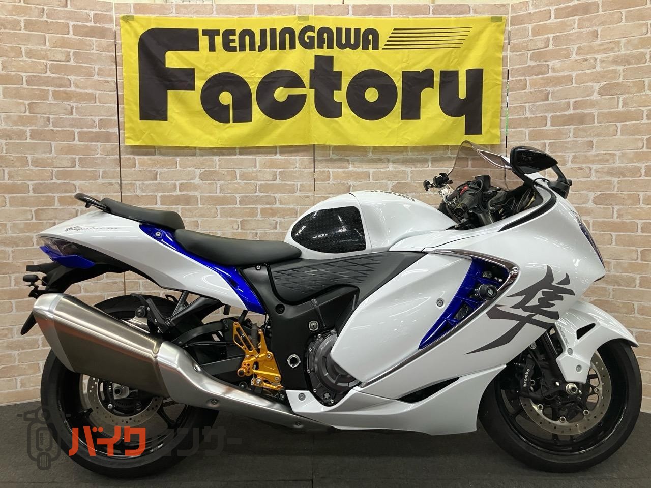 ハヤブサ グリップヒーター　ベビーフェイスバックステップ　スライダー　ドラレコ　ヘルメットロック_0