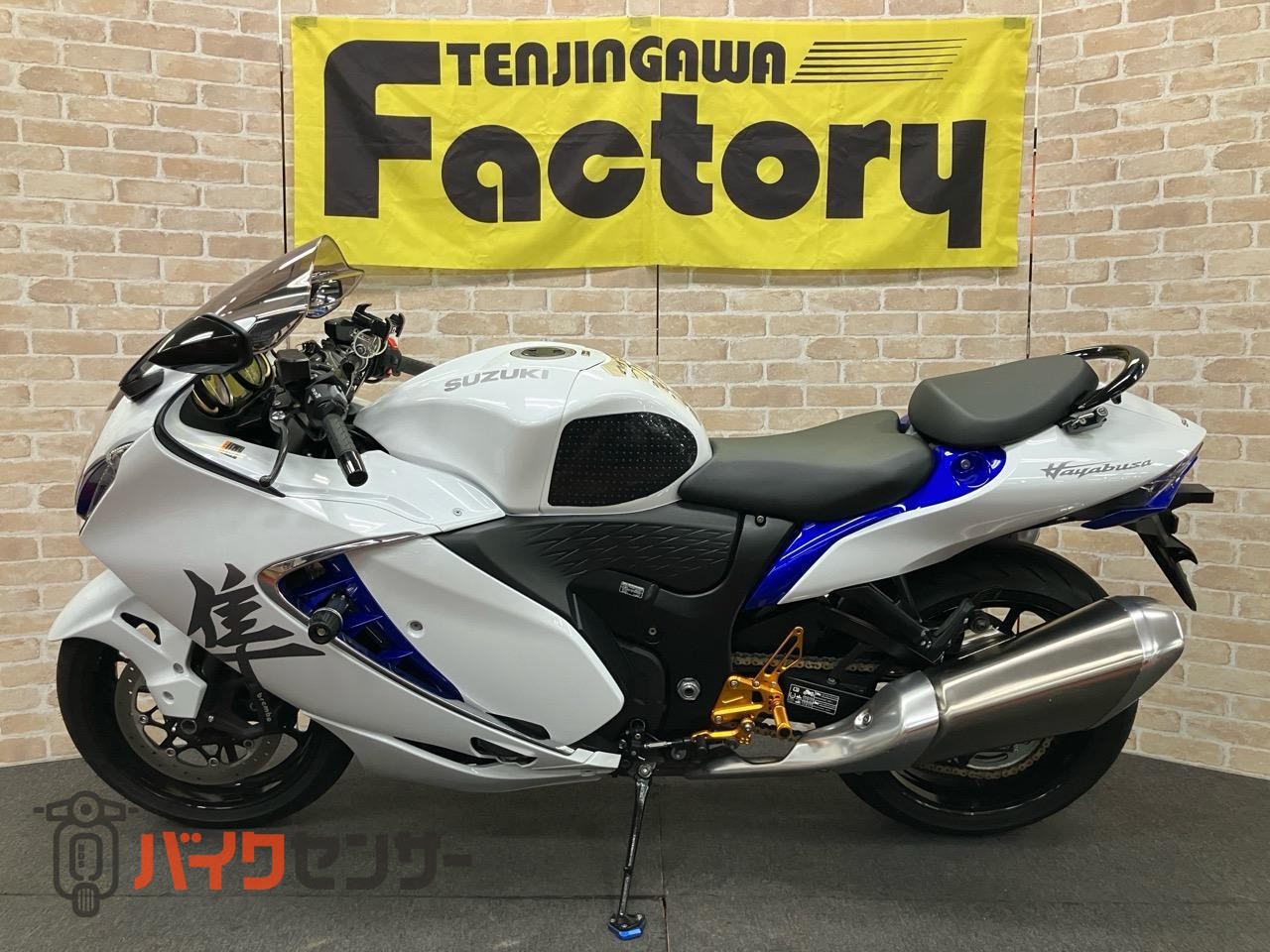 ハヤブサ グリップヒーター　ベビーフェイスバックステップ　スライダー　ドラレコ　ヘルメットロック_1