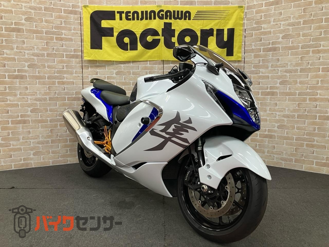 ハヤブサ グリップヒーター　ベビーフェイスバックステップ　スライダー　ドラレコ　ヘルメットロック_2