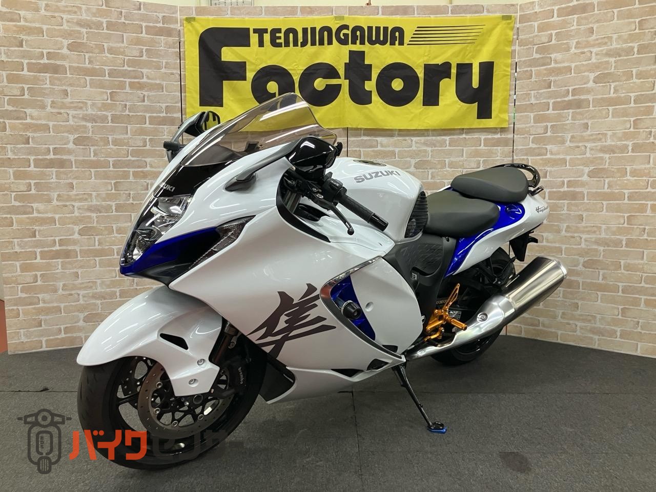 ハヤブサ グリップヒーター　ベビーフェイスバックステップ　スライダー　ドラレコ　ヘルメットロック_3