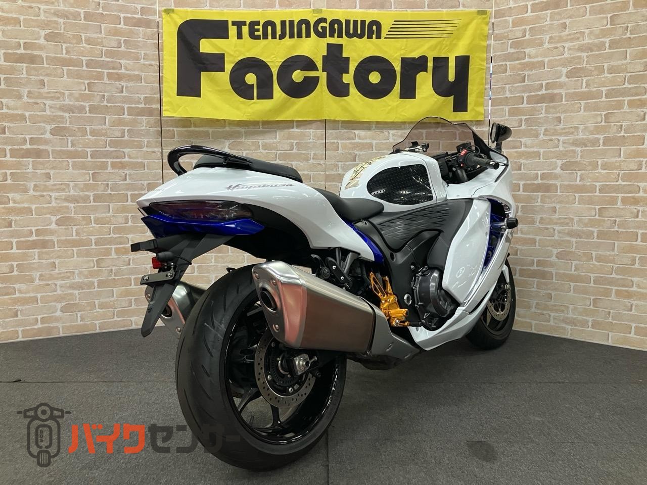 ハヤブサ グリップヒーター　ベビーフェイスバックステップ　スライダー　ドラレコ　ヘルメットロック_4
