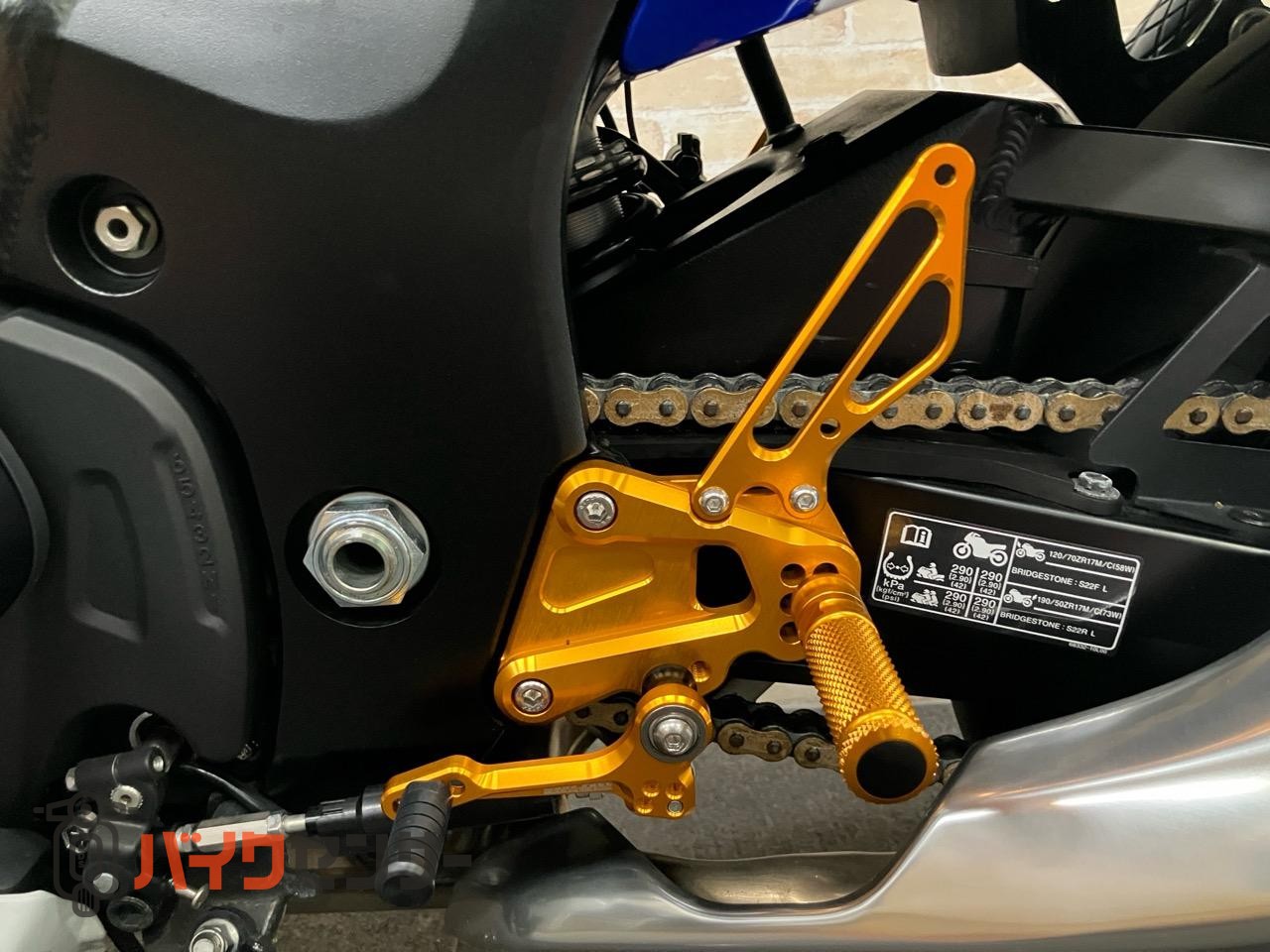 ハヤブサ グリップヒーター　ベビーフェイスバックステップ　スライダー　ドラレコ　ヘルメットロック_14