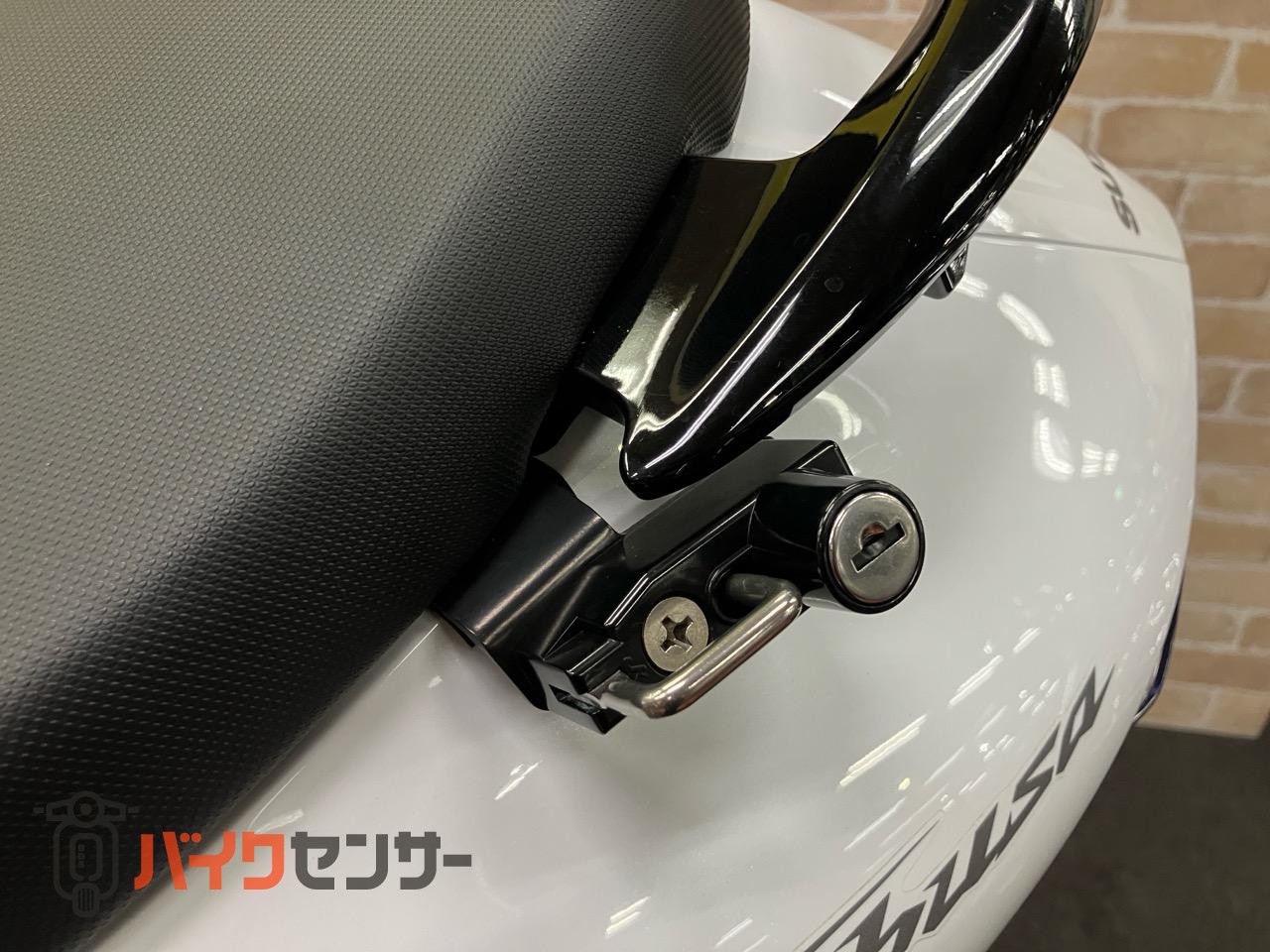 ハヤブサ グリップヒーター　ベビーフェイスバックステップ　スライダー　ドラレコ　ヘルメットロック_16