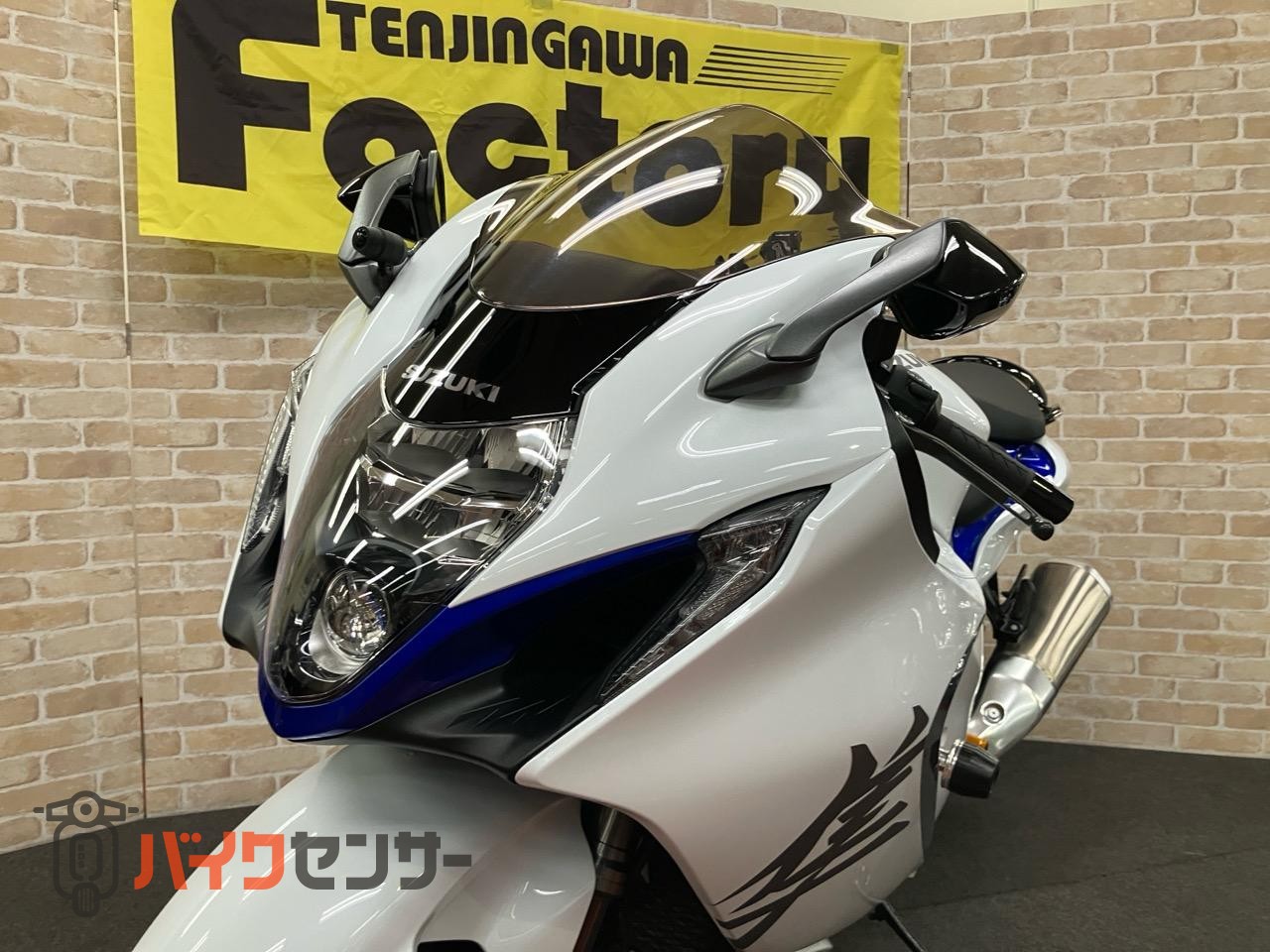 ハヤブサ グリップヒーター　ベビーフェイスバックステップ　スライダー　ドラレコ　ヘルメットロック_18