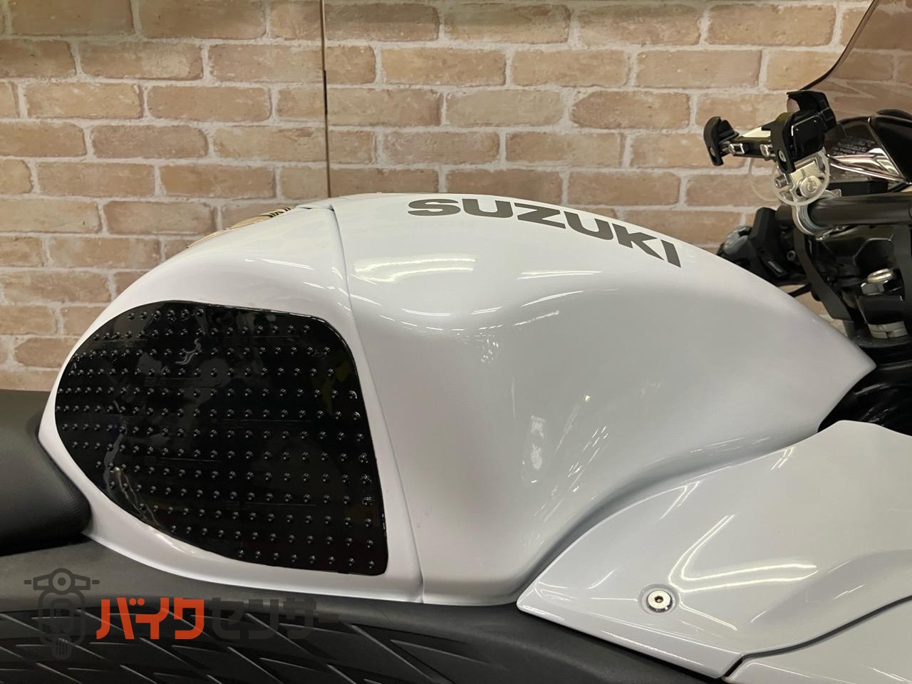 ハヤブサ グリップヒーター　ベビーフェイスバックステップ　スライダー　ドラレコ　ヘルメットロック_31
