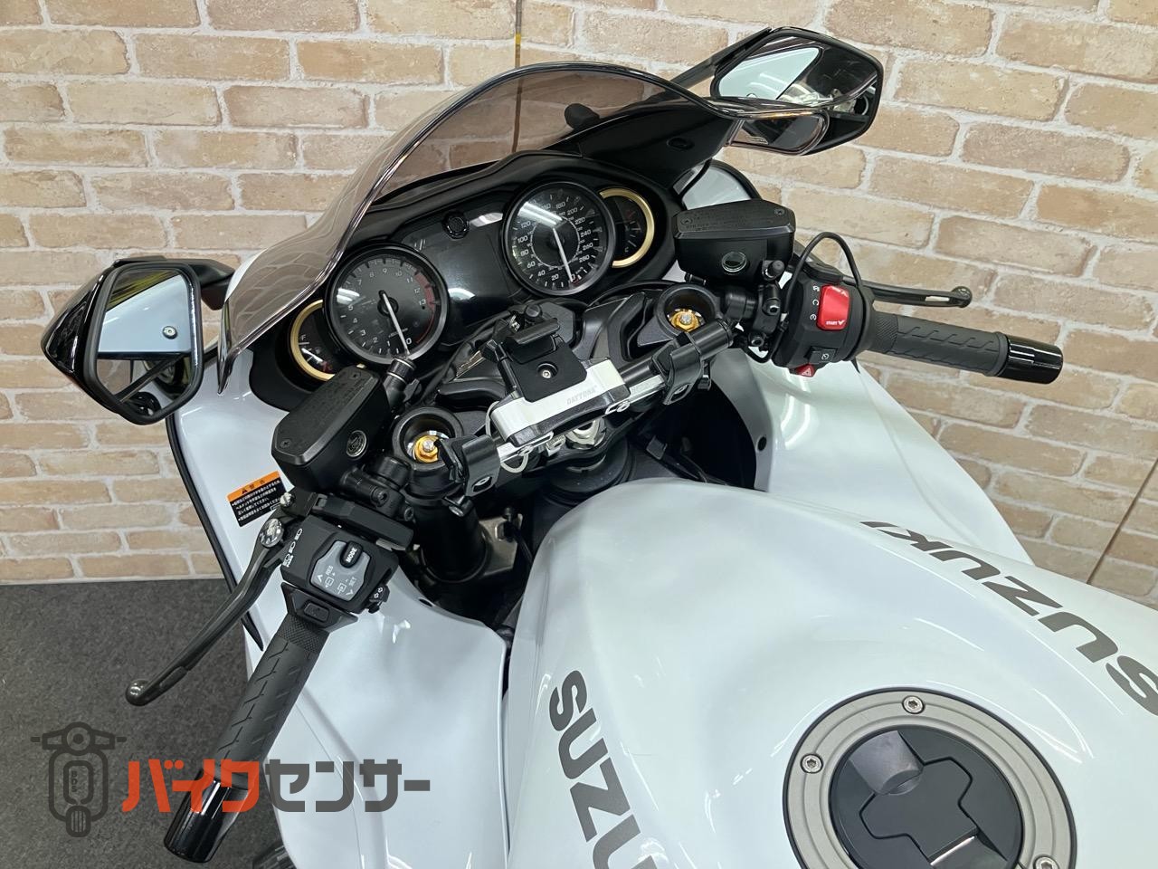 ハヤブサ グリップヒーター　ベビーフェイスバックステップ　スライダー　ドラレコ　ヘルメットロック_36