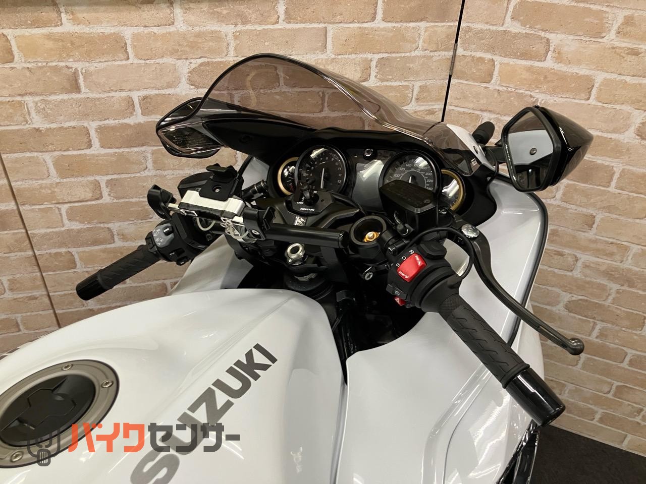 ハヤブサ グリップヒーター　ベビーフェイスバックステップ　スライダー　ドラレコ　ヘルメットロック_37