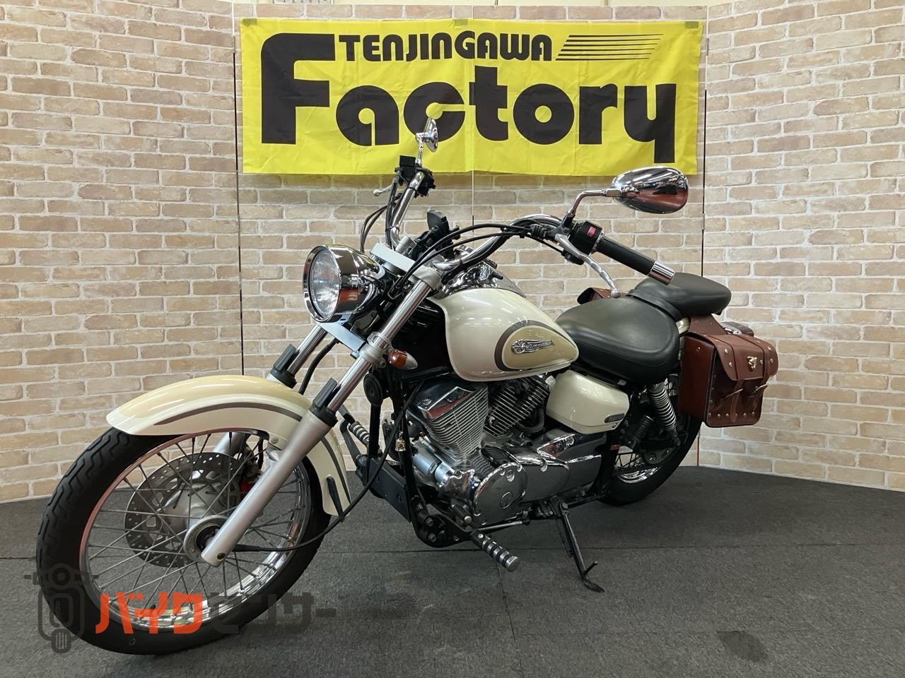 ドラッグスター250  ウインカー　ステップ　アラーム　サイドバック　サポート　白ベージュ_3