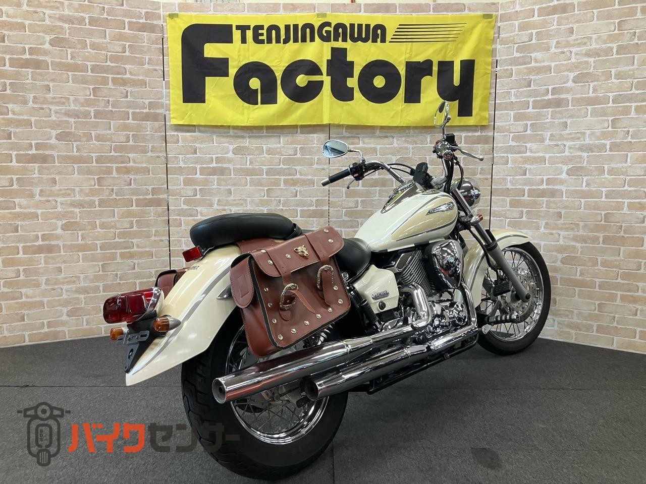 ドラッグスター250  ウインカー　ステップ　アラーム　サイドバック　サポート　白ベージュ_4