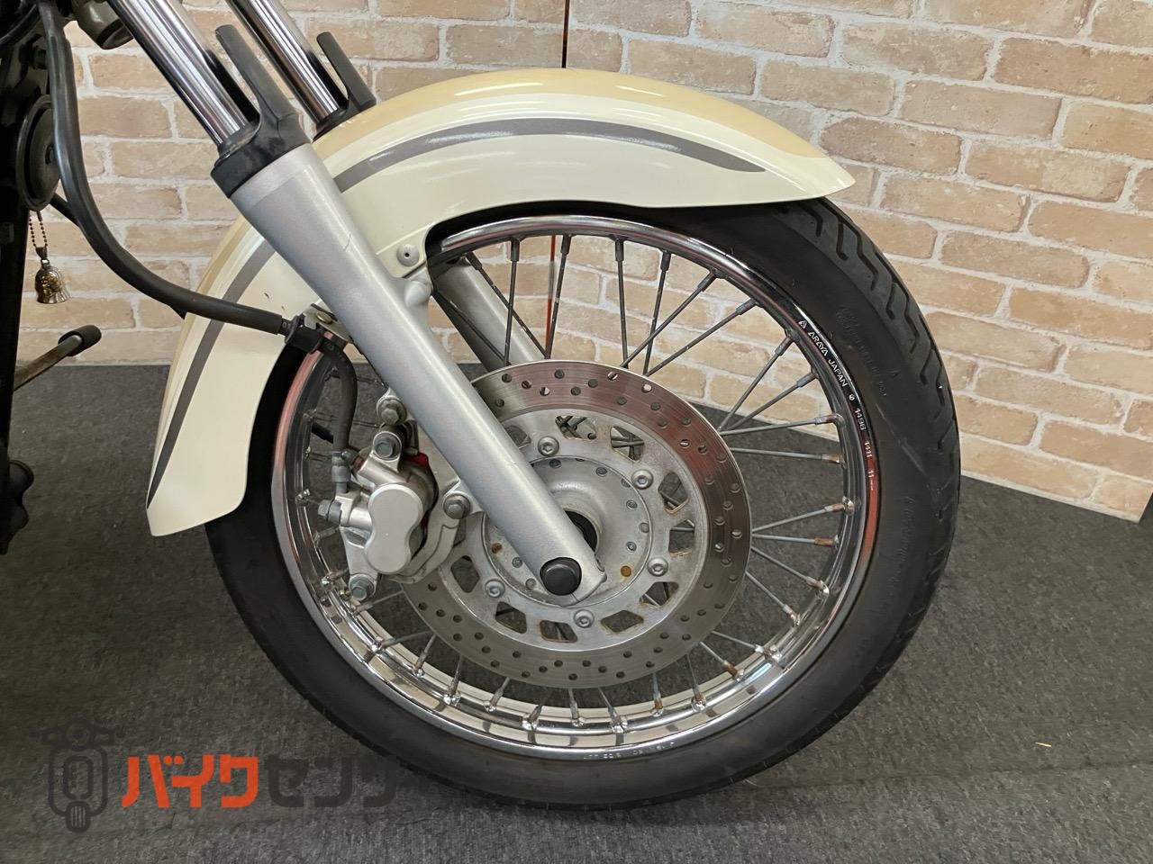 ドラッグスター250  ウインカー　ステップ　アラーム　サイドバック　サポート　白ベージュ_8