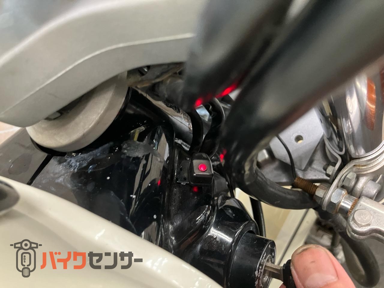 ドラッグスター250  ウインカー　ステップ　アラーム　サイドバック　サポート　白ベージュ_11