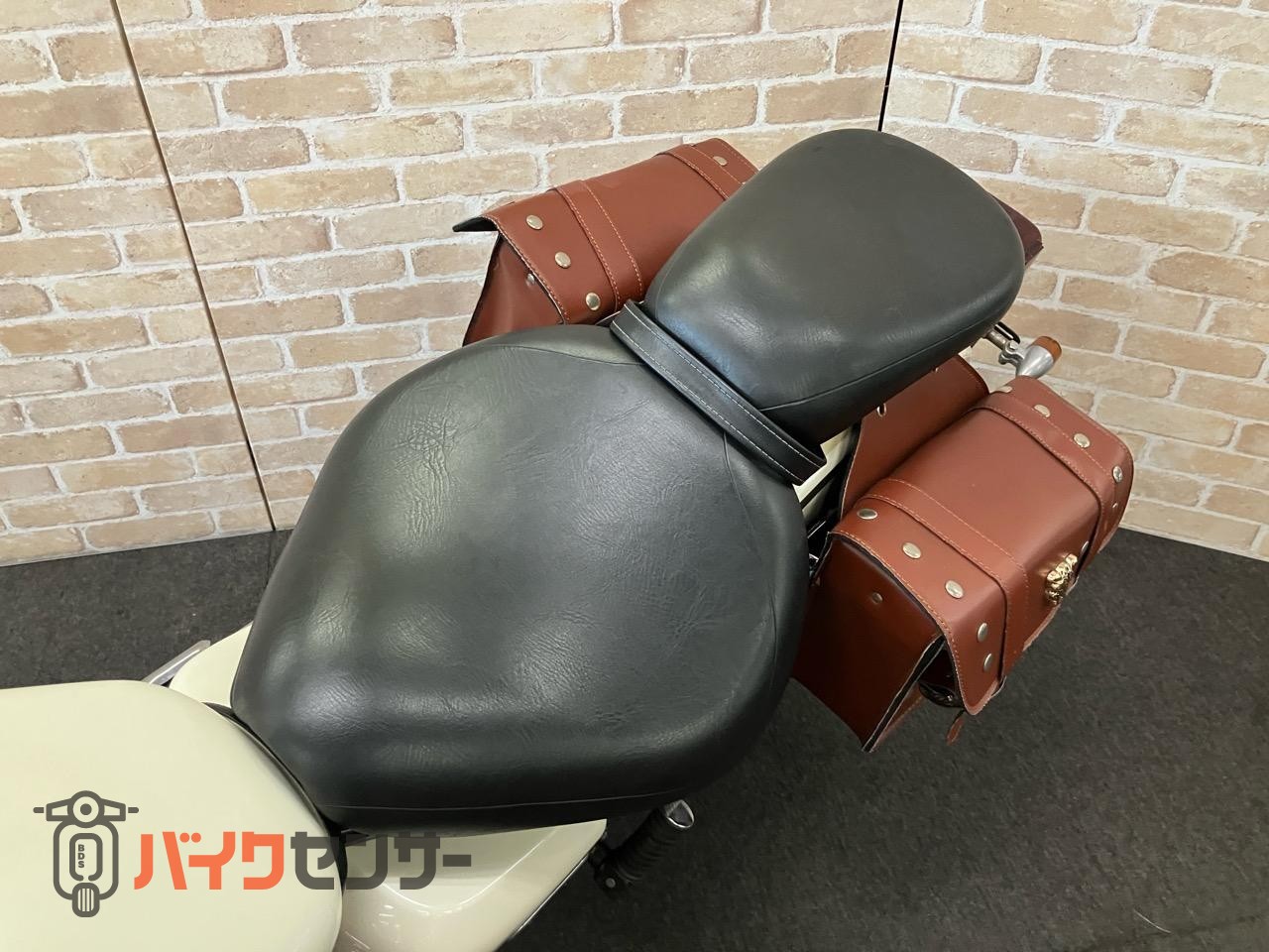 ドラッグスター250  ウインカー　ステップ　アラーム　サイドバック　サポート　白ベージュ_12