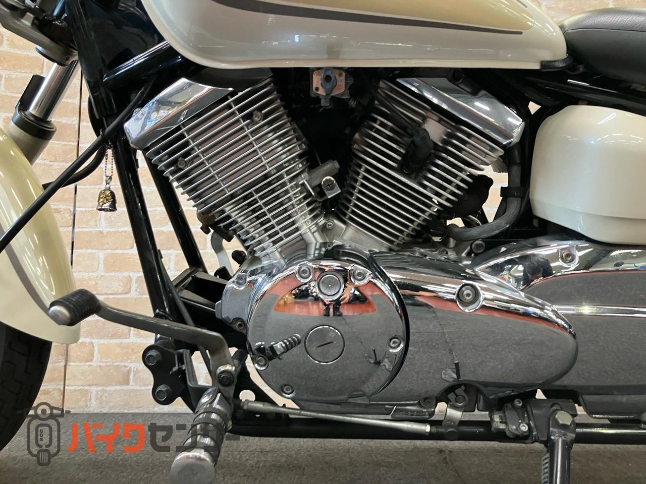 ドラッグスター250  ウインカー　ステップ　アラーム　サイドバック　サポート　白ベージュ_17