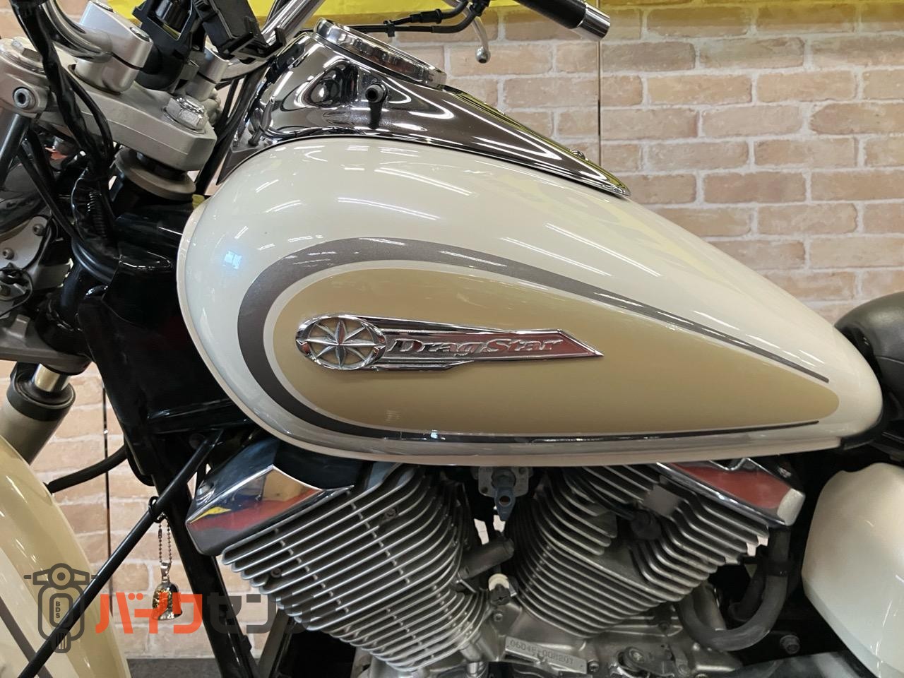 ドラッグスター250  ウインカー　ステップ　アラーム　サイドバック　サポート　白ベージュ_18