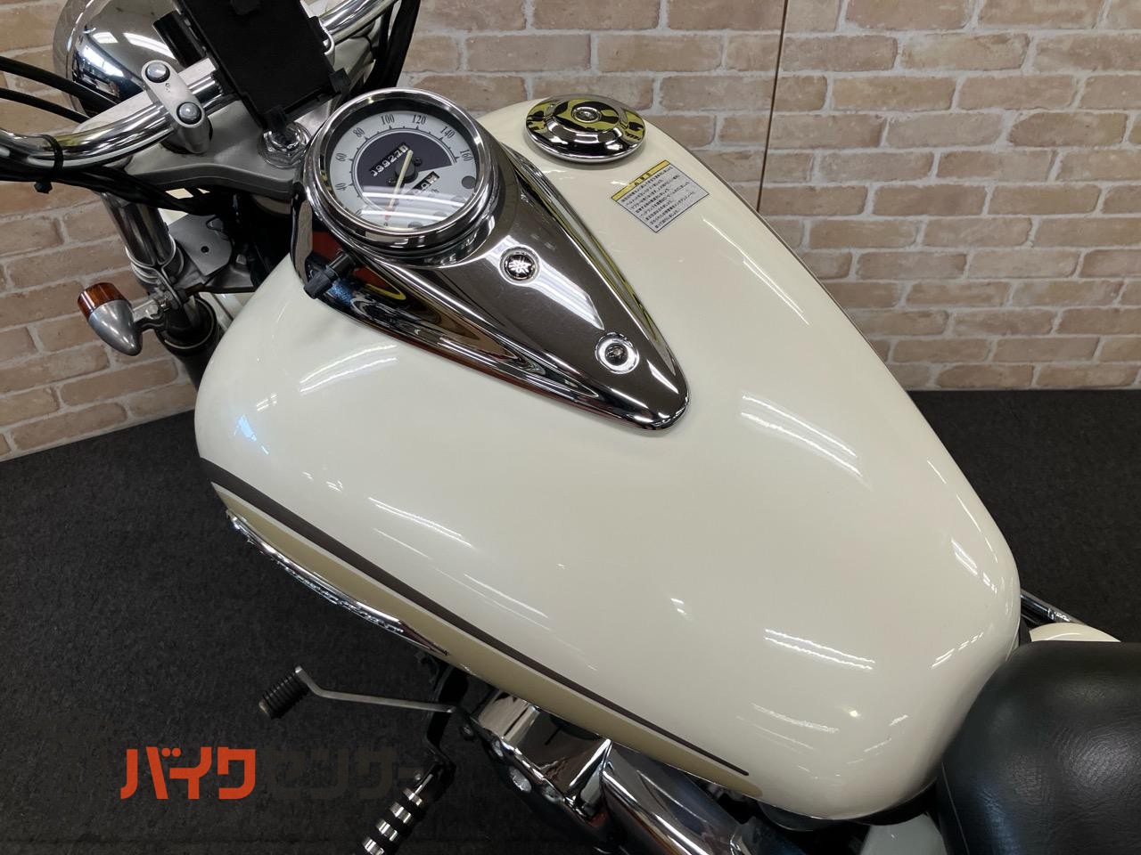 ドラッグスター250  ウインカー　ステップ　アラーム　サイドバック　サポート　白ベージュ_24
