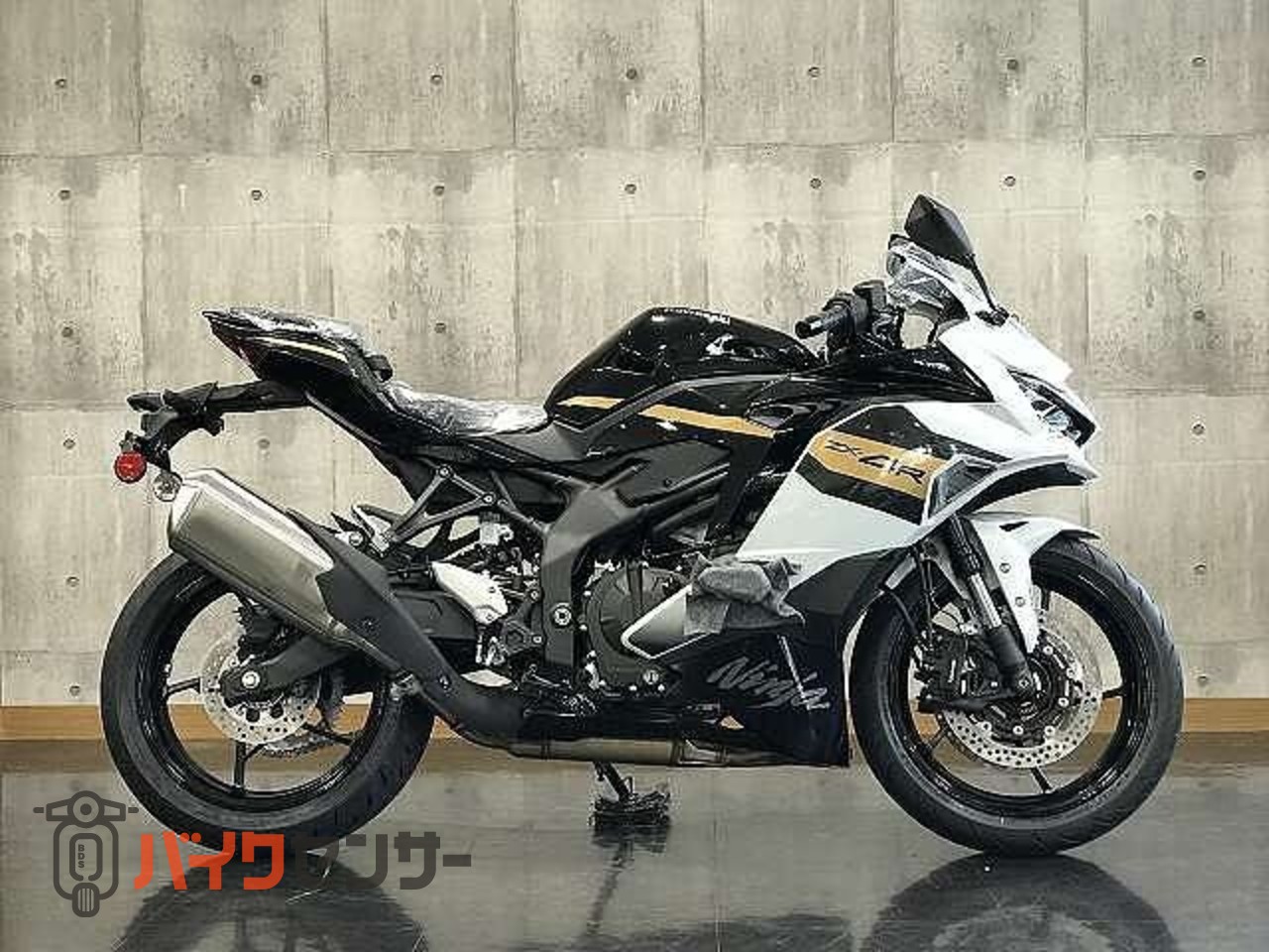 カワサキ NINJA ZX-4R SE 2026年モデル パールロボティックホワイト