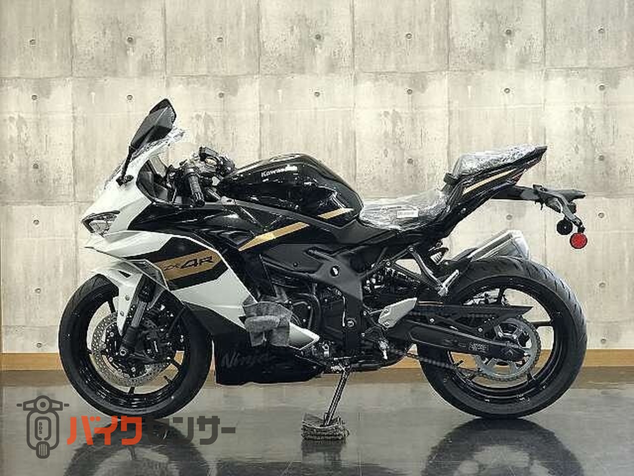 カワサキ NINJA ZX-4R SE 2026年モデル パールロボティックホワイト