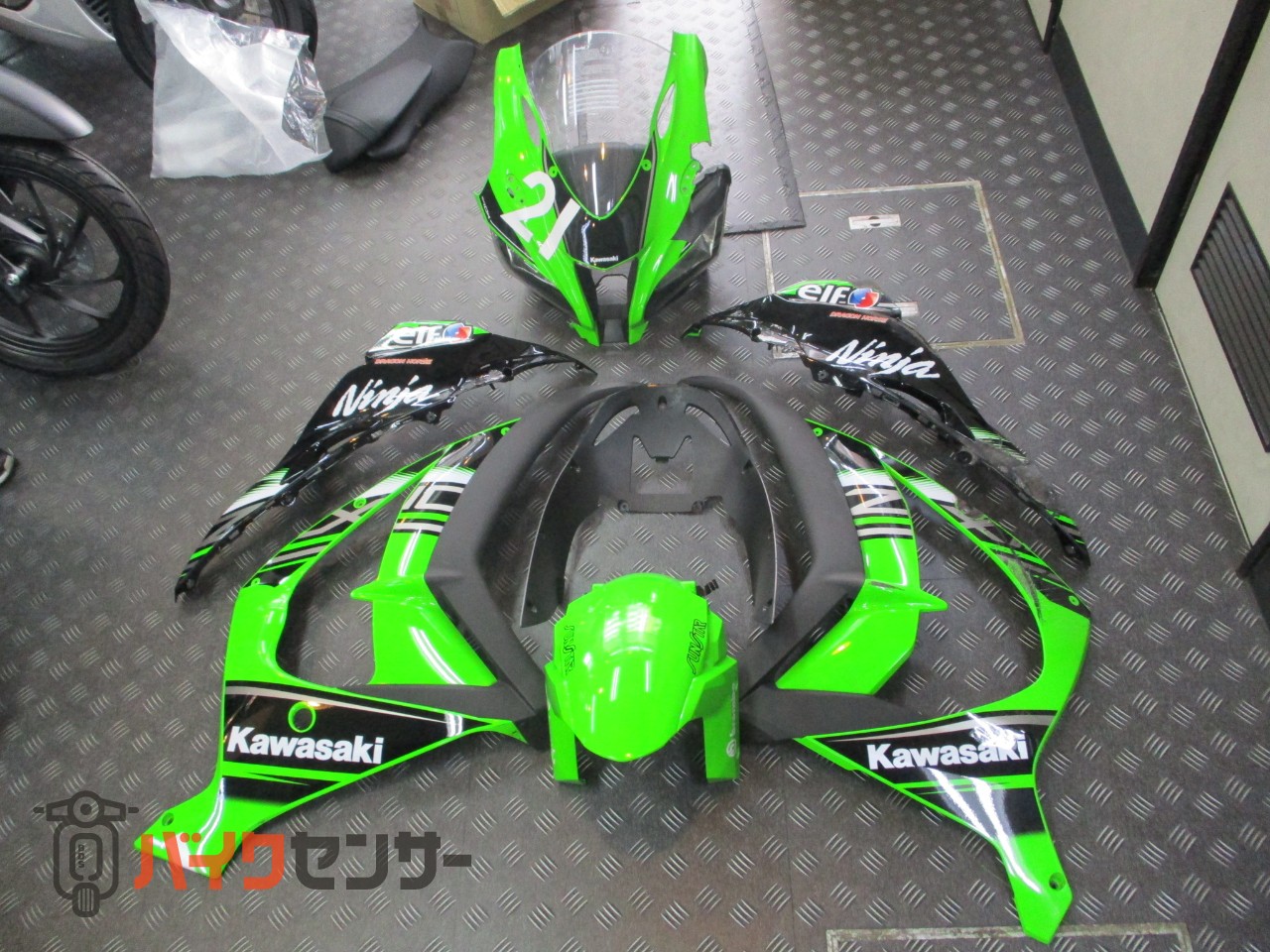 カワサキ NINJA ZX-10R サーキット仕様 写真追加 純正パーツ多数あり