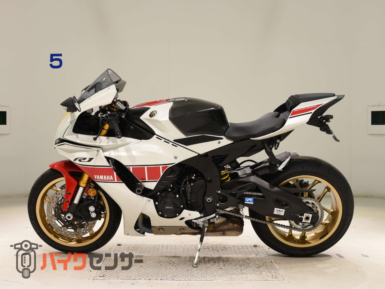 YZF-R1 60thアニバーサリー　GBレーシングカバー　OVERスライダー　フェンダーレス　カーボンタンクカバー　ストンプグリップ_1
