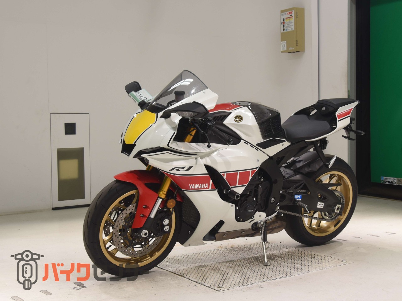 YZF-R1 60thアニバーサリー　GBレーシングカバー　OVERスライダー　フェンダーレス　カーボンタンクカバー　ストンプグリップ_3