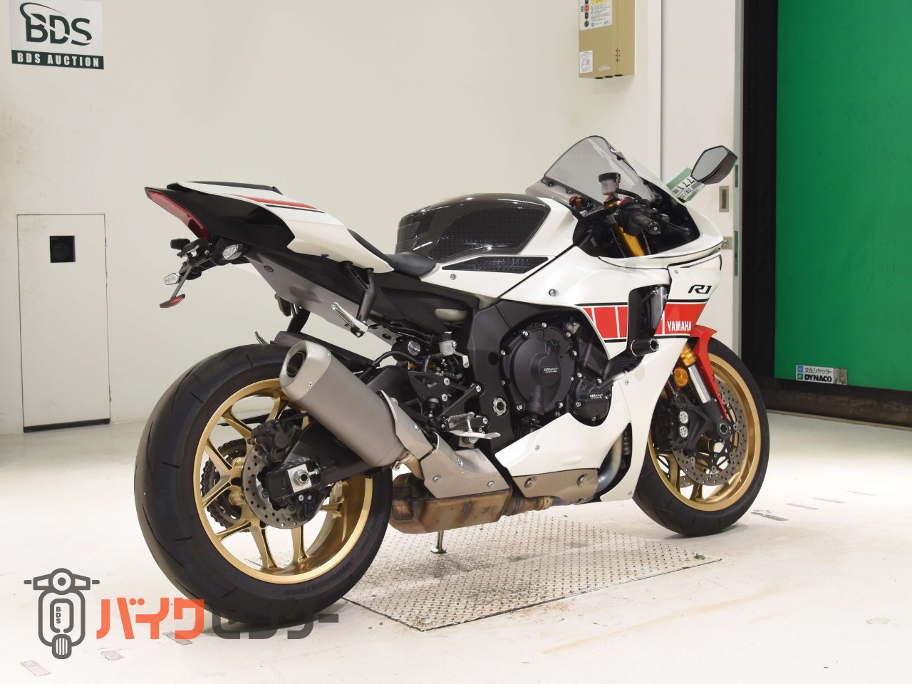 YZF-R1 60thアニバーサリー　GBレーシングカバー　OVERスライダー　フェンダーレス　カーボンタンクカバー　ストンプグリップ_4