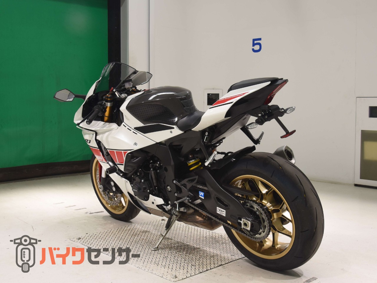 YZF-R1 60thアニバーサリー　GBレーシングカバー　OVERスライダー　フェンダーレス　カーボンタンクカバー　ストンプグリップ_5