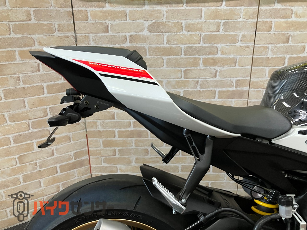 YZF-R1 60thアニバーサリー　GBレーシングカバー　OVERスライダー　フェンダーレス　カーボンタンクカバー　ドラレコ　ETC_14