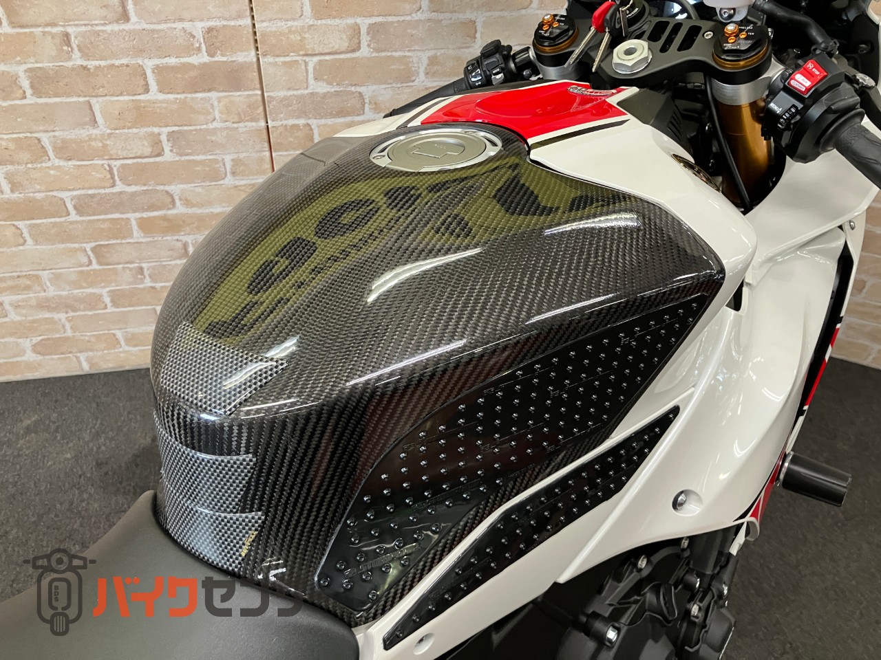 YZF-R1 60thアニバーサリー　GBレーシングカバー　OVERスライダー　フェンダーレス　カーボンタンクカバー　ドラレコ　ETC_21