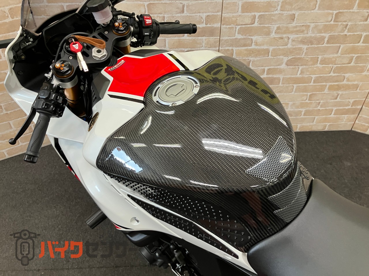 YZF-R1 60thアニバーサリー　GBレーシングカバー　OVERスライダー　フェンダーレス　カーボンタンクカバー　ドラレコ　ETC_25